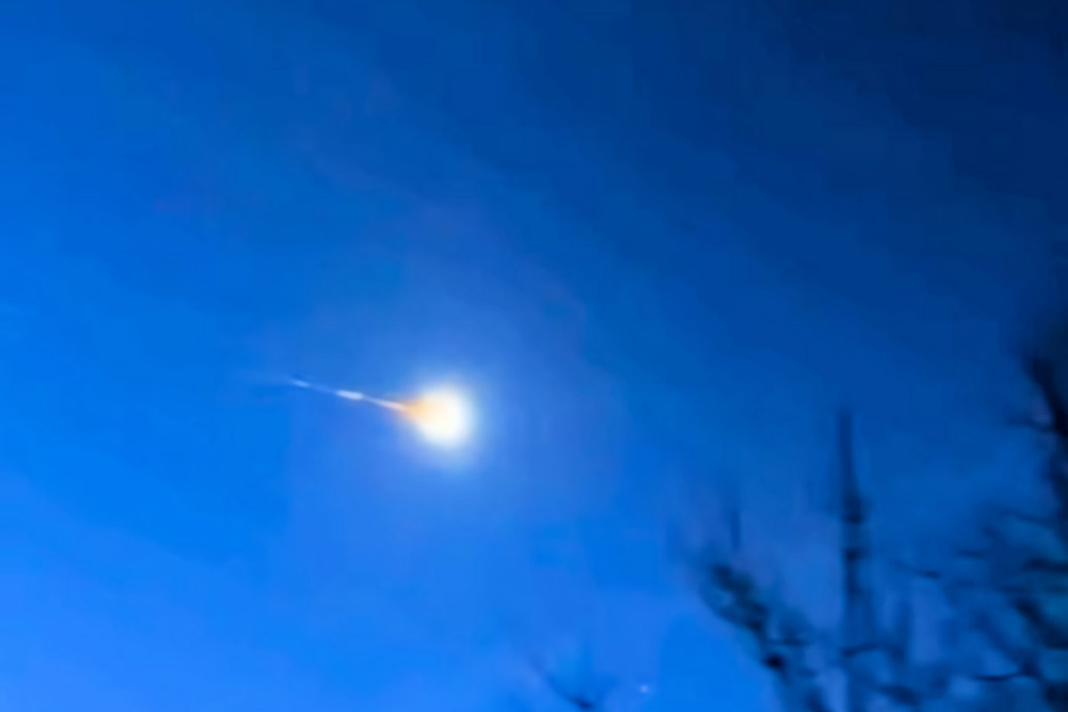 Koblenz-G&uuml;ls &ndash; spadający meteoryt uszkodził dach domu