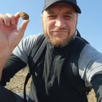 Okaz meteorytu Morasko odnaleziony 7 marca 2026 r. przez Andrzeja "Magneto" Nowe meteoryty z Pułtuska i Moraska! Pierwsze znaleziska w Polsce w 2026 roku